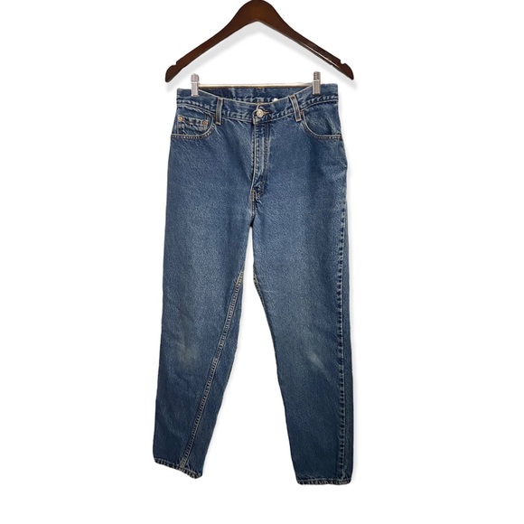 Vintage Levi’s 550 Medium Wash Tapered Leg Jeans - Picture 3 of 16